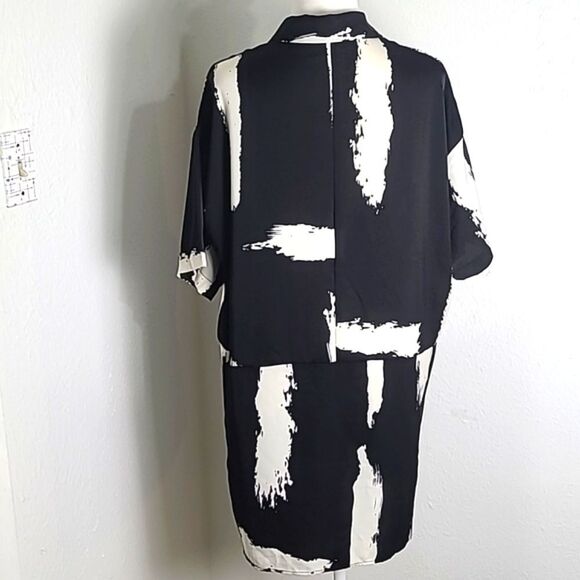 VICI Black & White Mini-dress with Big Pockets on the Front, Size Small - Picture 7 of 9